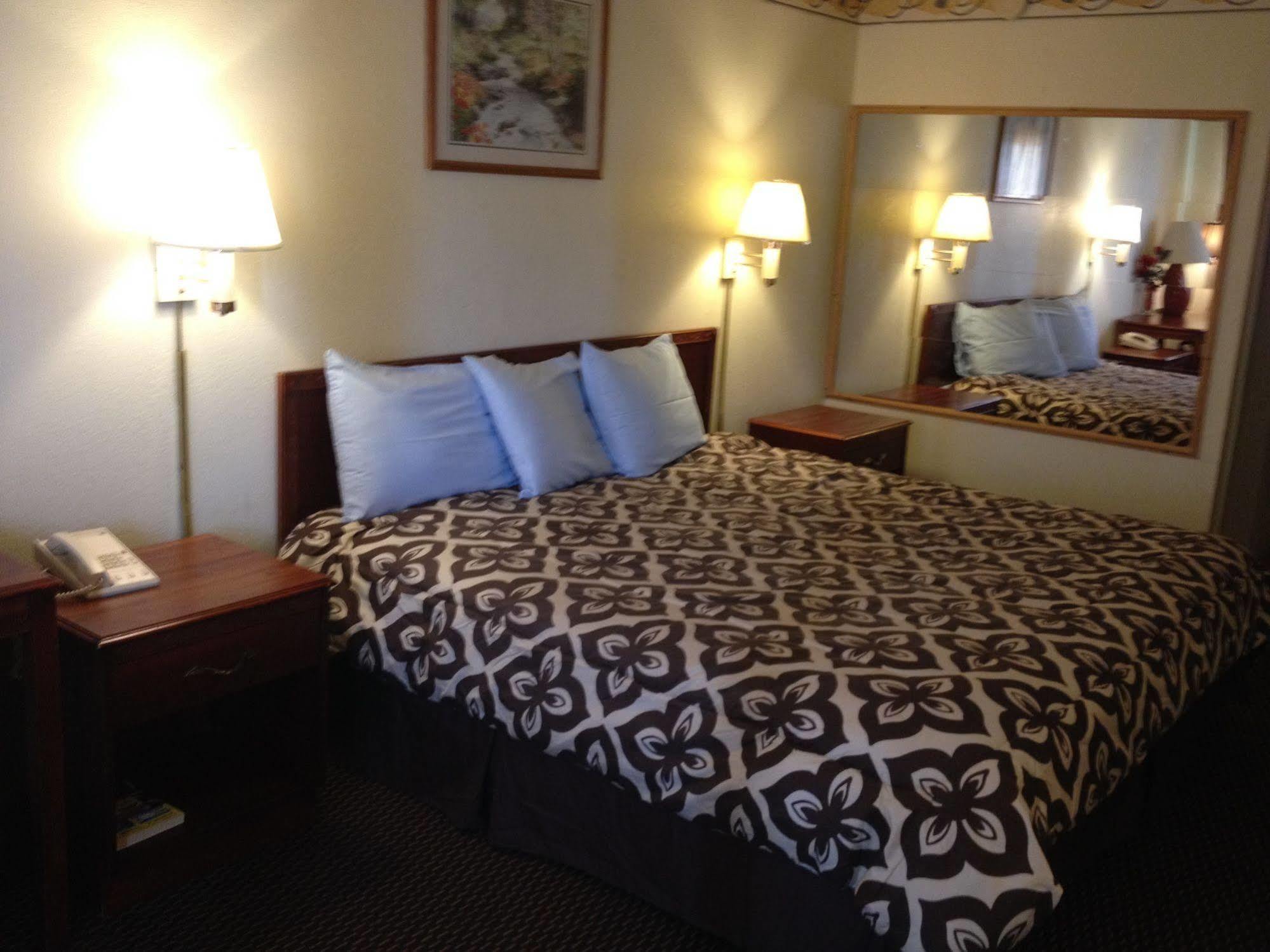 Crown Inn แกรนด์แพร์รี ภายนอก รูปภาพ